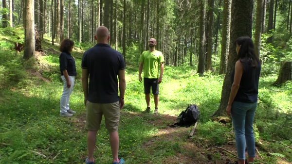 Waldbaden zur Entspannung im Vierjahreszeiten Schluchsee