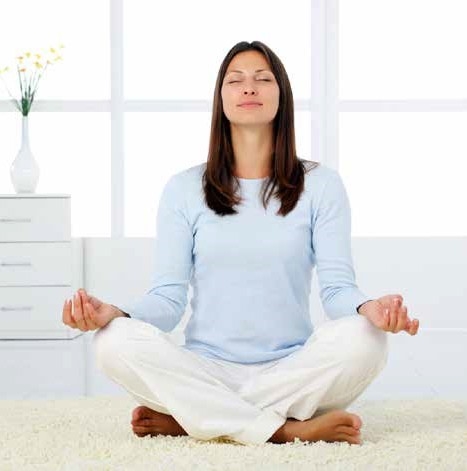 ayurveda-portal-pandey-angststoerung-frau-bei-meditation